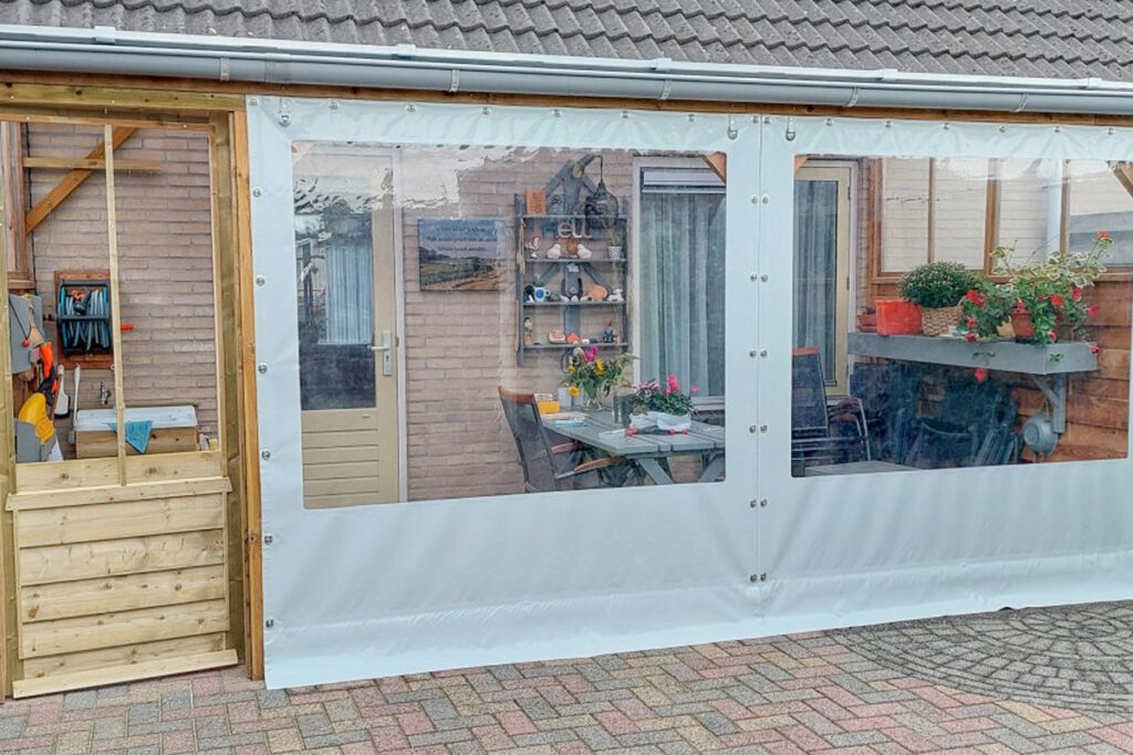 Plastic ramen voor veranda