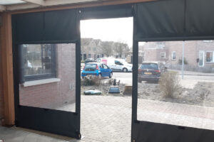 Verandazeil met raam en deur