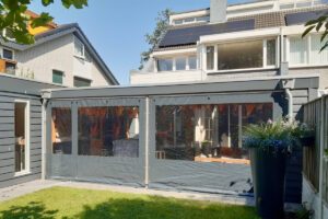 Verandazeil met raam en deur