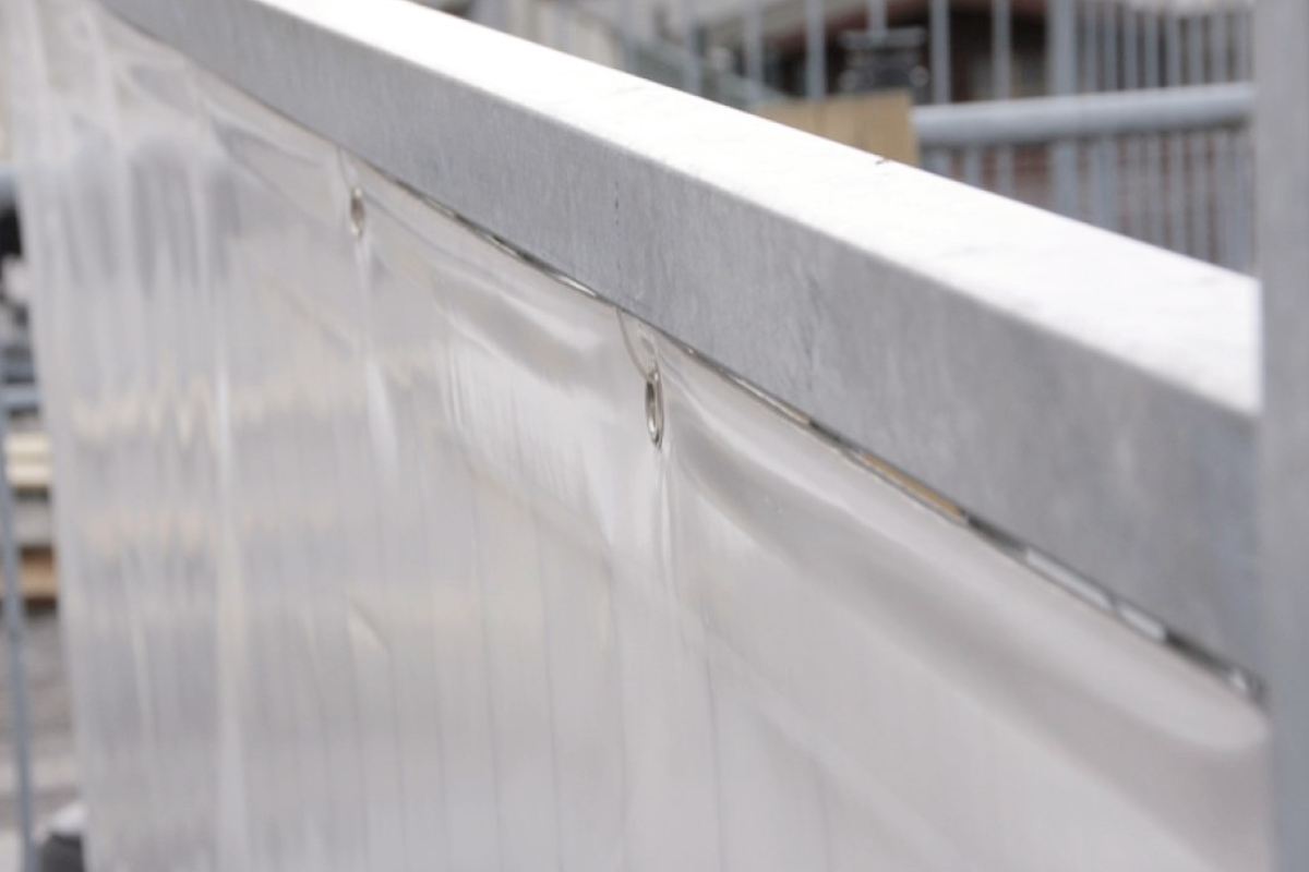 Zelf een balkondoek vastmaken: praktisch, netjes en zonder gedoe