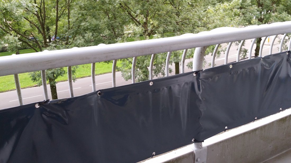 Balkondoek in een donkere antracietkleur