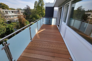 Glazen balustrade met matglas