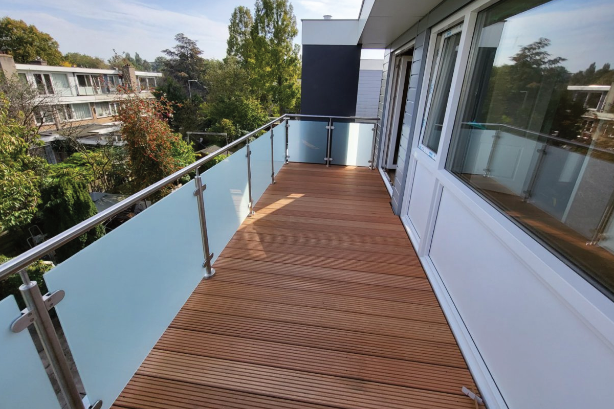 Glazen Balustrade Met Matglas: Stijlvolle Veiligheid Voor Elk Interieur