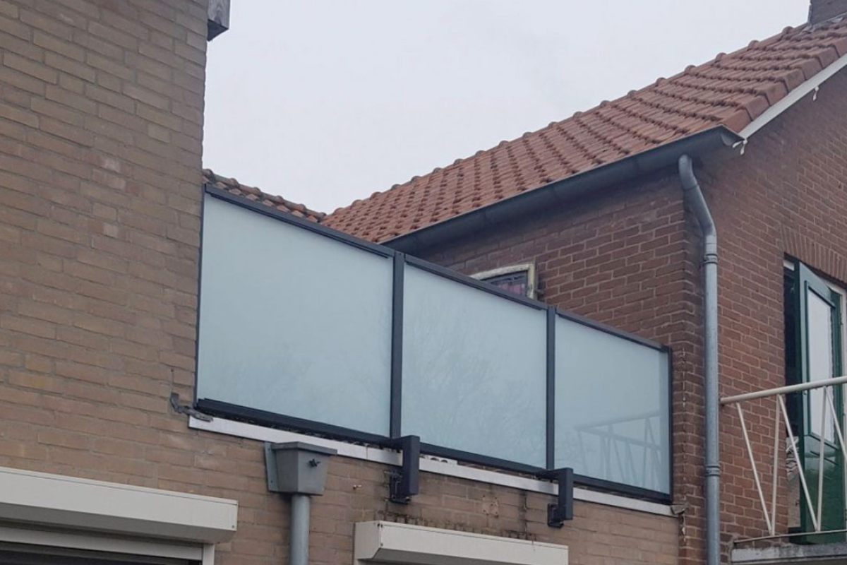 Glazen Balustrades voor Balkon: Veiligheid en Stijl in Één