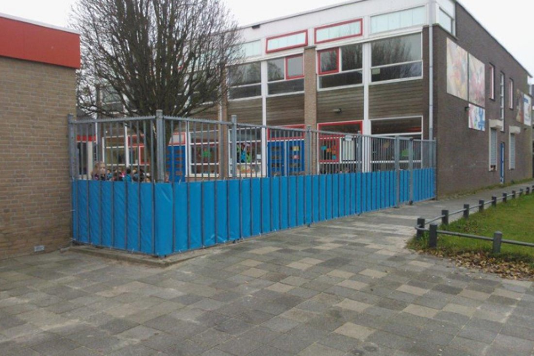 Balkondoek bevestigd aan balkonhek, informatie voor kopers
