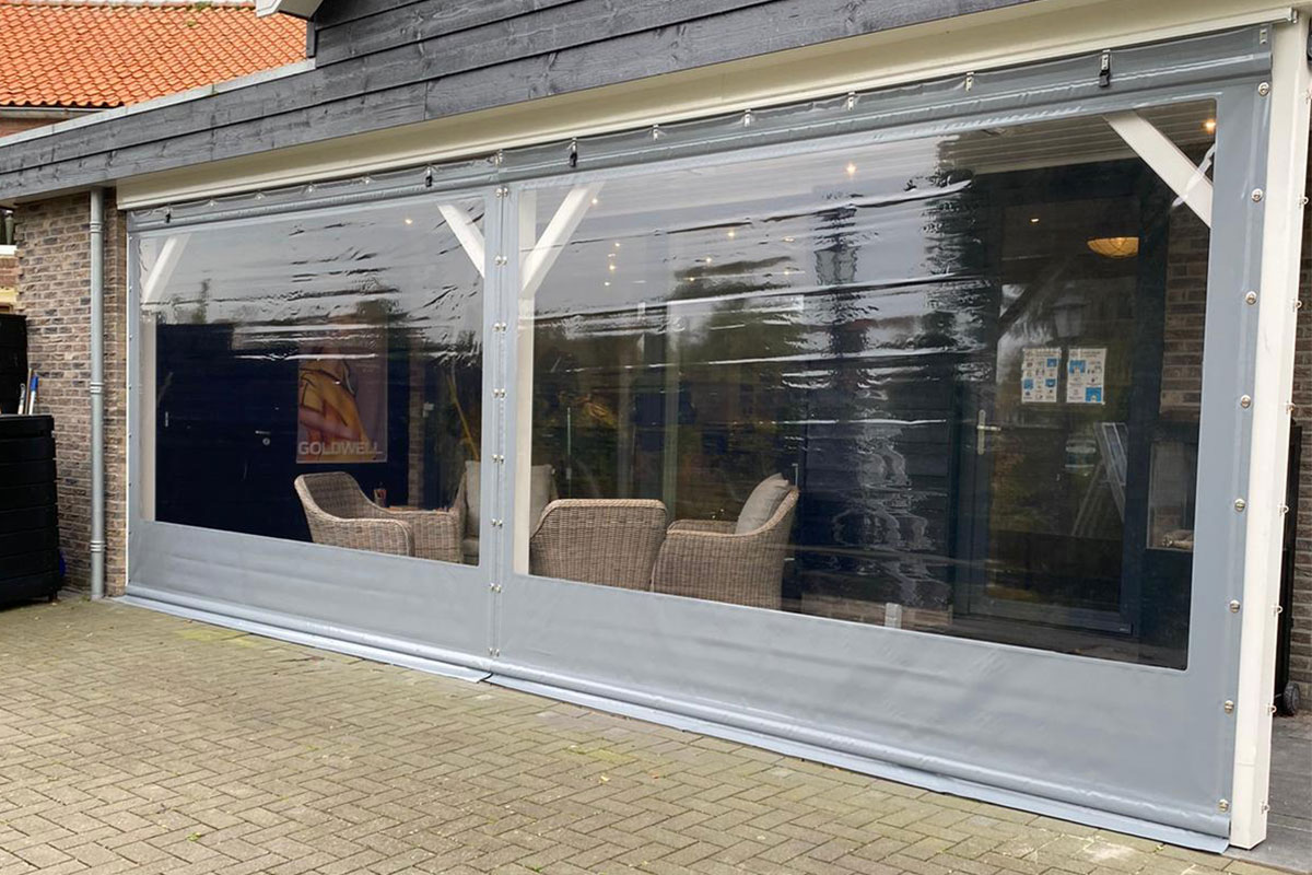 Balkonzeil op maat besteld na opmeten