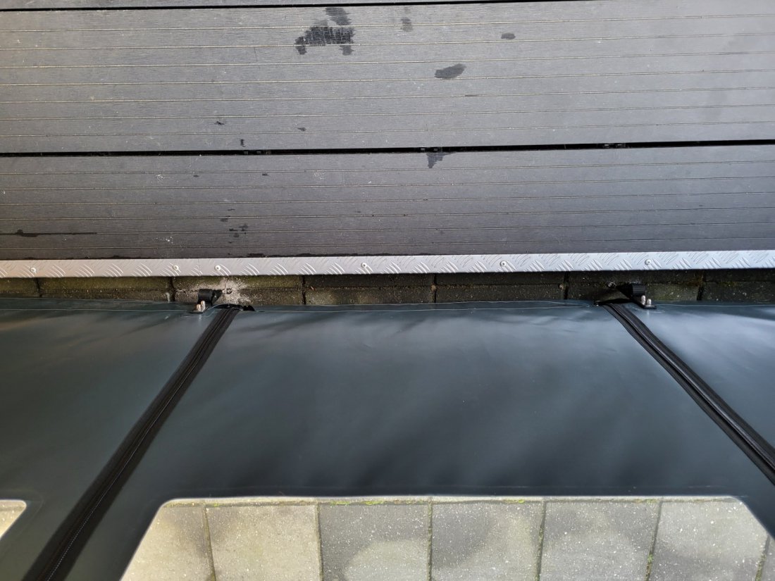 Verandadoek vrij van vuil en aanslag na reiniging