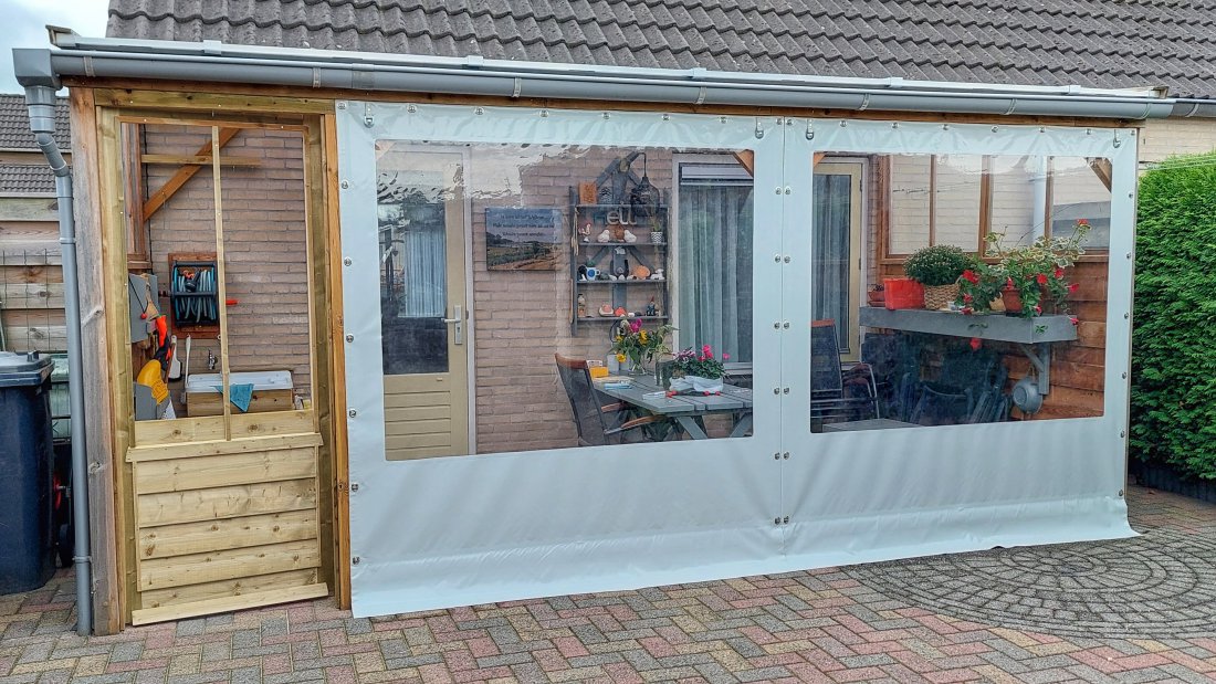 Verandadoek voorkomt tocht en windgevoel op overkapping
