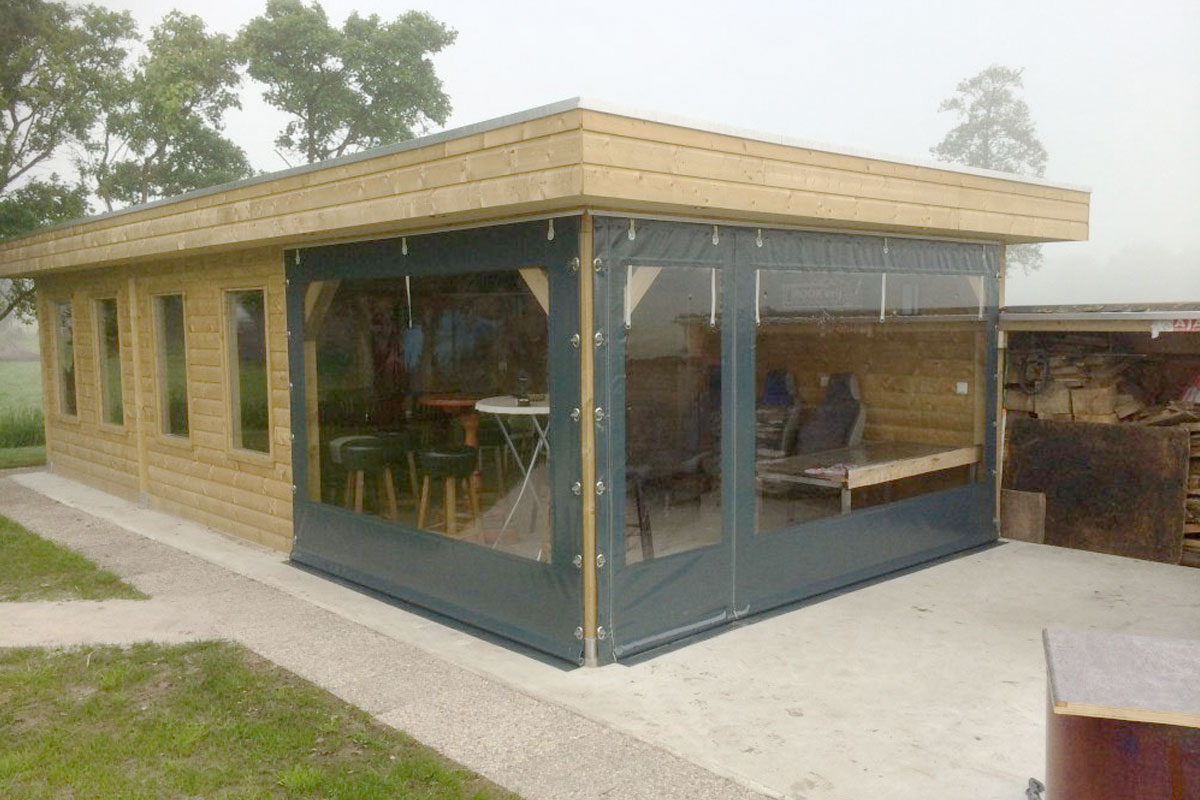 Balkondoek op maat gemaakt door een zeilmaker